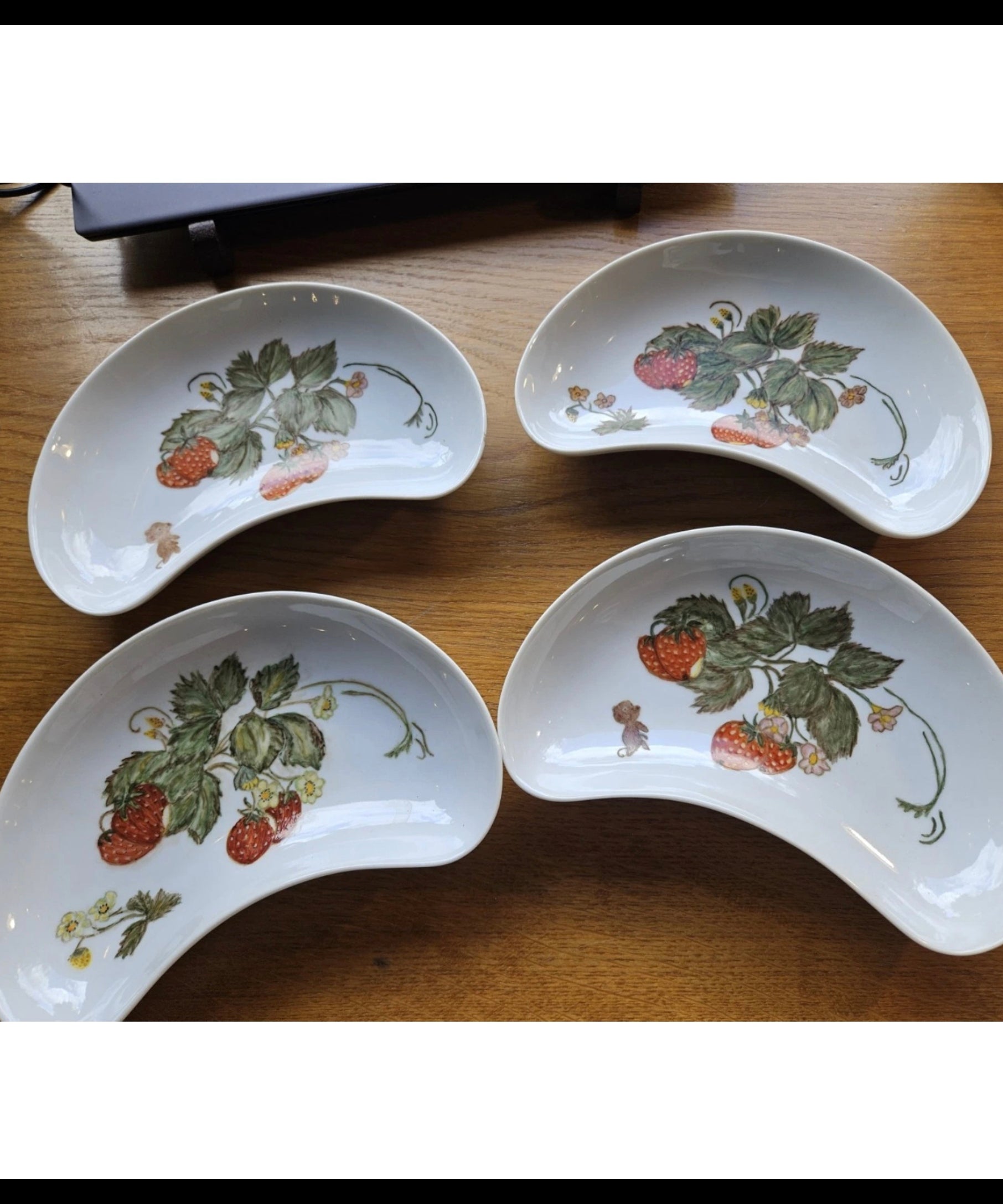 Set of 4 Vintage Hand Painted Strawberry Crescent Dishes – Marlene Lonsdale 1993/94