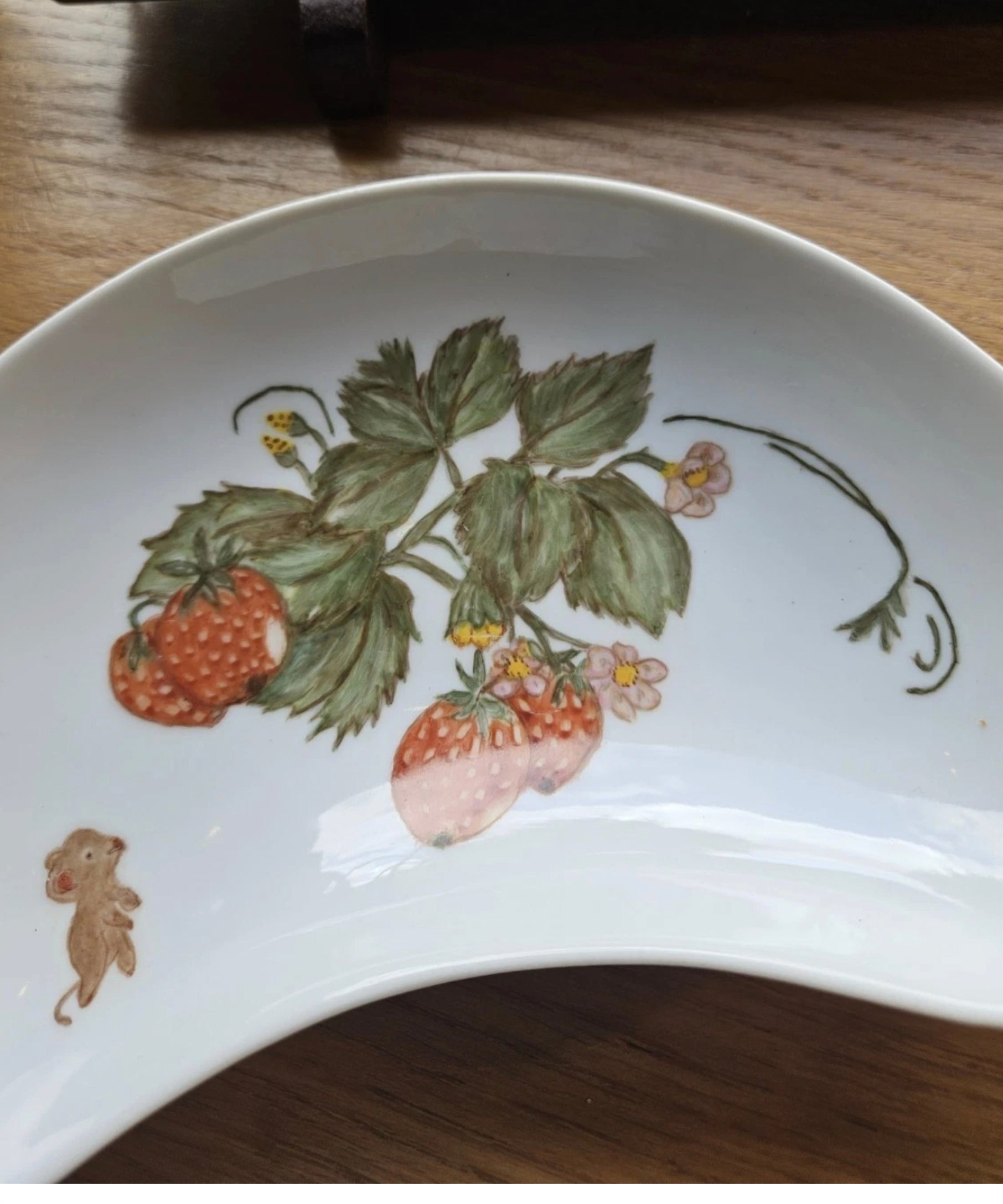 Set of 4 Vintage Hand Painted Strawberry Crescent Dishes – Marlene Lonsdale 1993/94