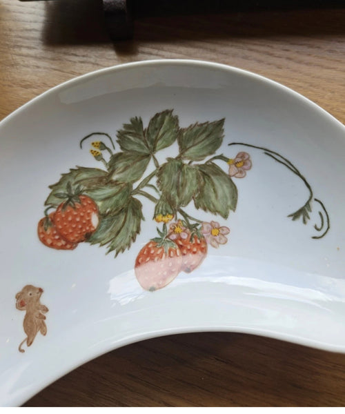 Set of 4 Vintage Hand Painted Strawberry Crescent Dishes – Marlene Lonsdale 1993/94