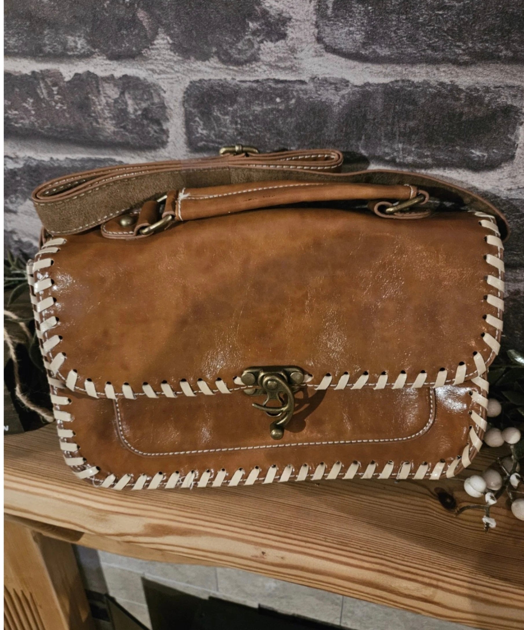 Tan Brown Faux Leather Vintage Style Satchel Crossbody Handbag – Never Used